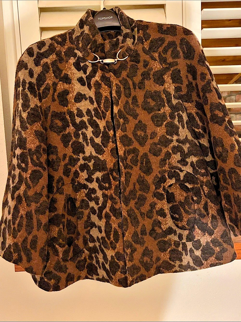 Betsey Johnson Leopard Print Cape Brown Black Size Medium Like New